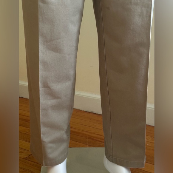 Dockers Classic Fit Khakis Pleated In Front.Deep Pockets Sz 34. 100% Cotton. - Picture 6 of 16